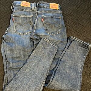 Levi's Women's Straight Leg Jeans in Classic Blue